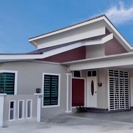 Aina Guest House Кота Бару Екстериор снимка