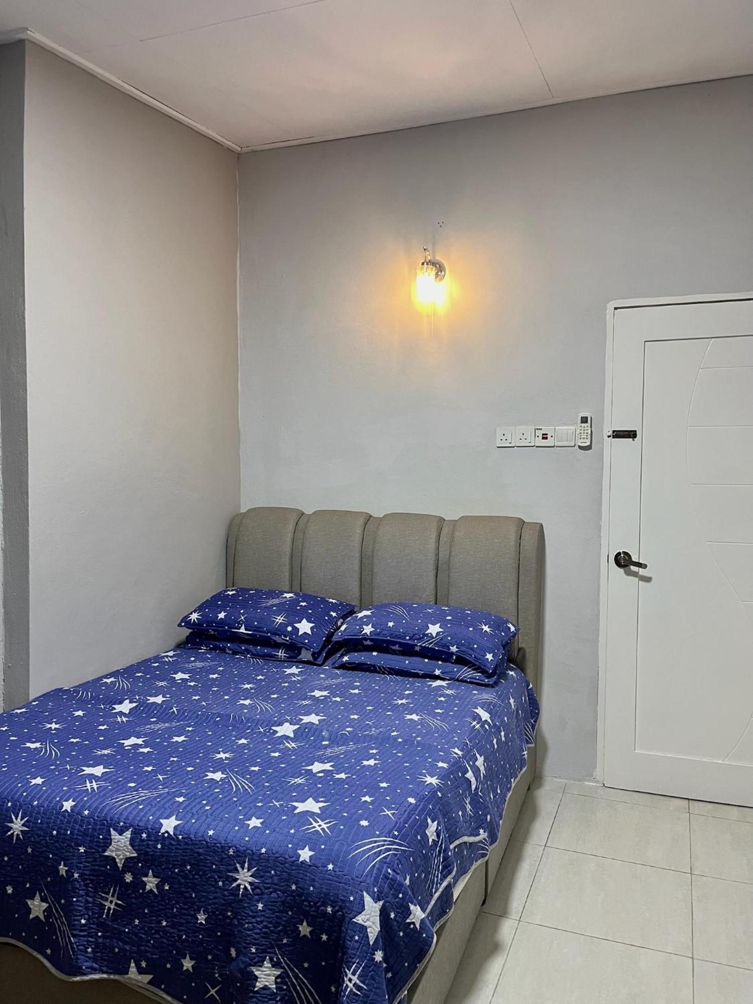 Aina Guest House Кота Бару Екстериор снимка