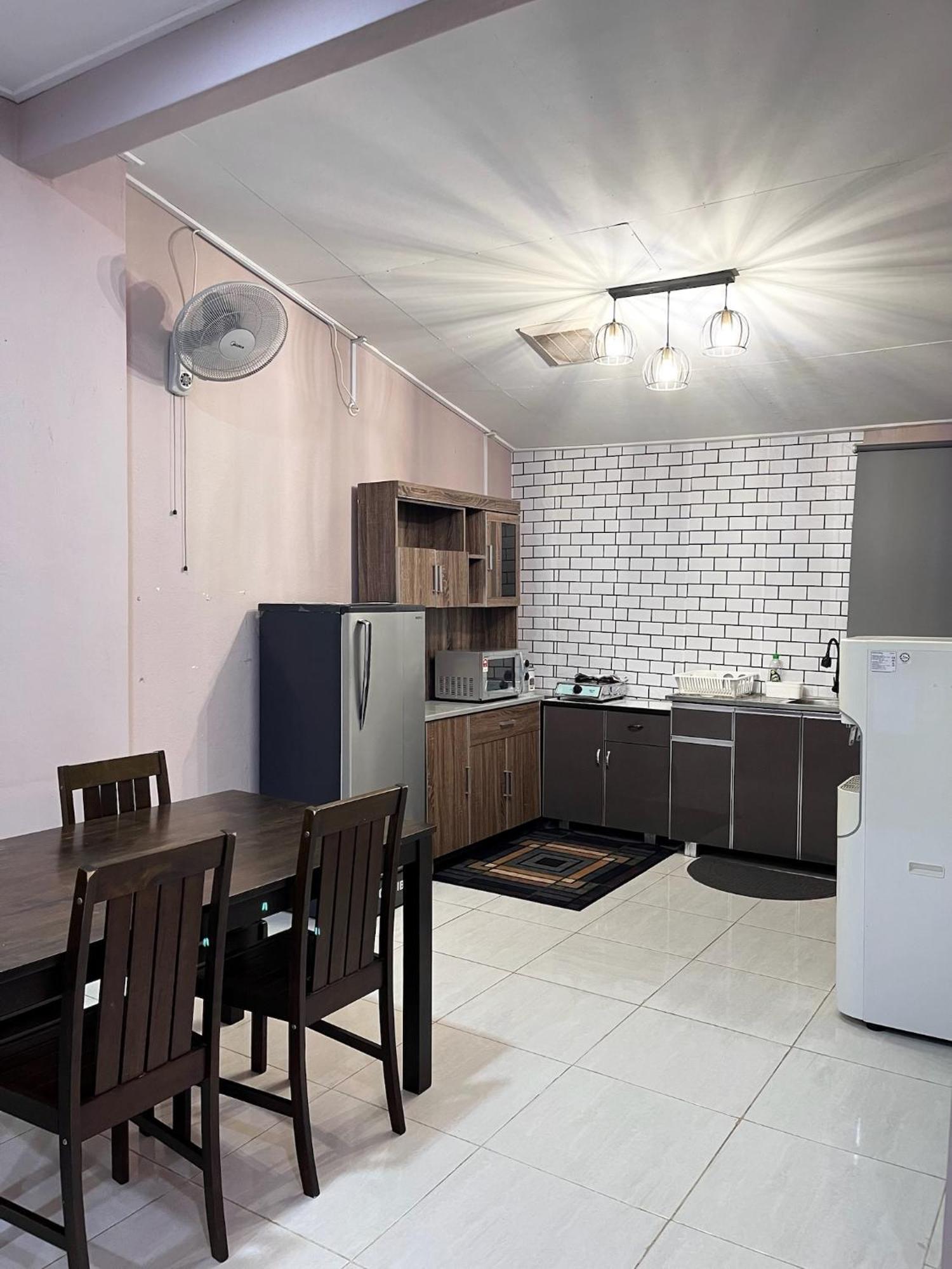 Aina Guest House Кота Бару Екстериор снимка